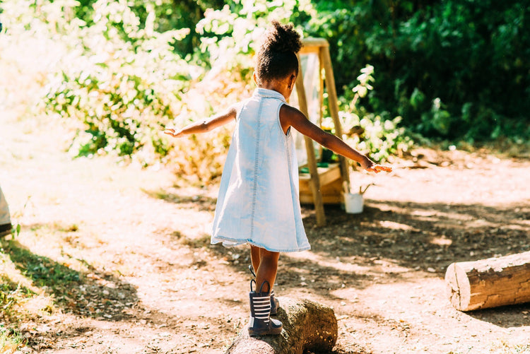 Plum Discovery Create & Paint Easel – Outdoor Art & Gardening Easel for Kids (Ages 3+)